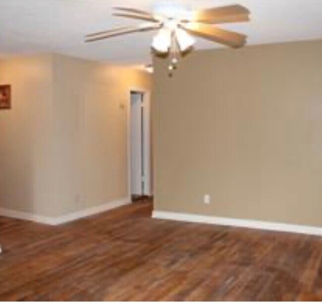 Building Photo - 909 Silber Rd