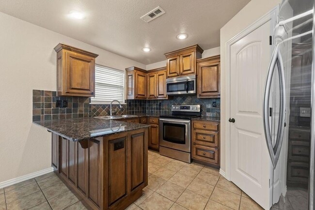 Building Photo - 1809 SW Sequoia St