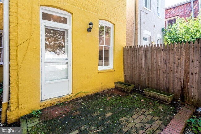 Building Photo - 1322 35th St NW