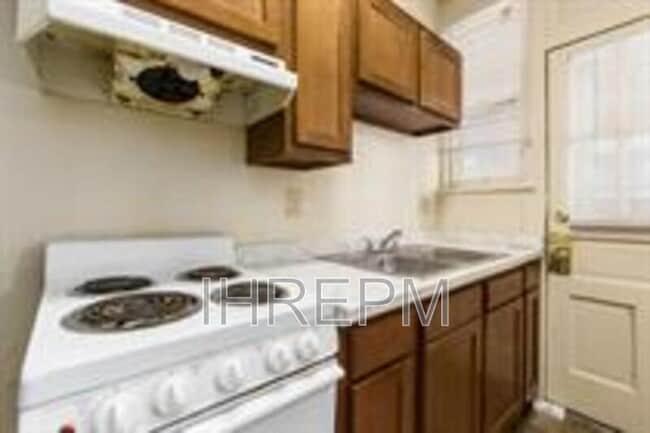 Building Photo - 824 Studer Ave
