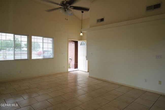 Building Photo - 456 Passmore Rd