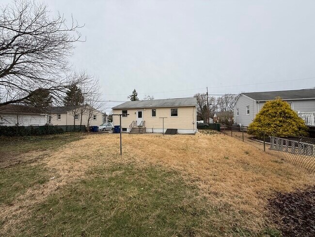 Building Photo - 36 Collins Ln