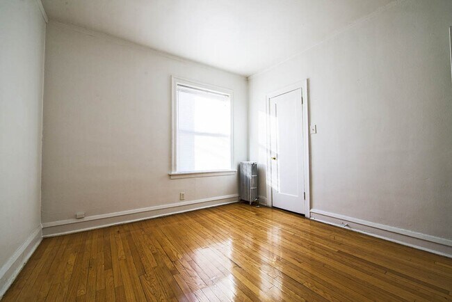 Building Photo - 1717 W 77th