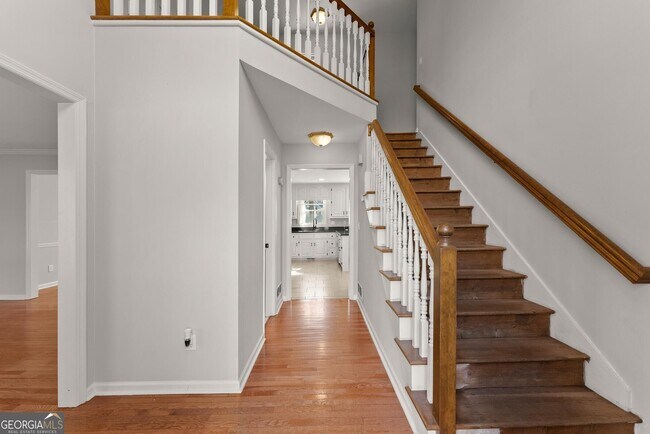 Building Photo - 2160 Robin Hood Trail