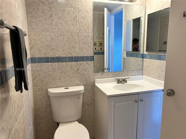 Building Photo - 3000 Sunrise Lakes Dr W