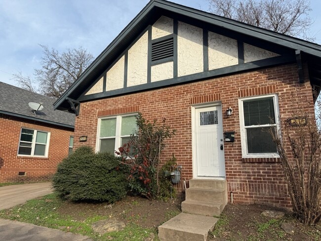 Building Photo - Newer Remodel 1 bed 1 bath with Private Patio