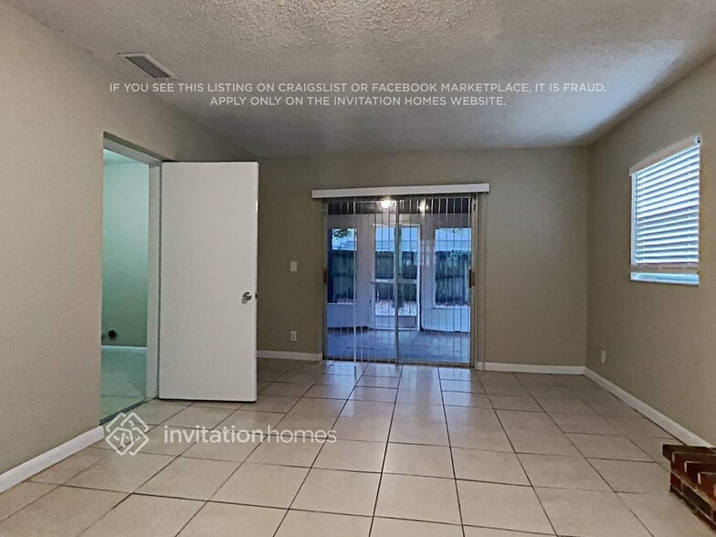 Building Photo - 512 E Hilda Dr