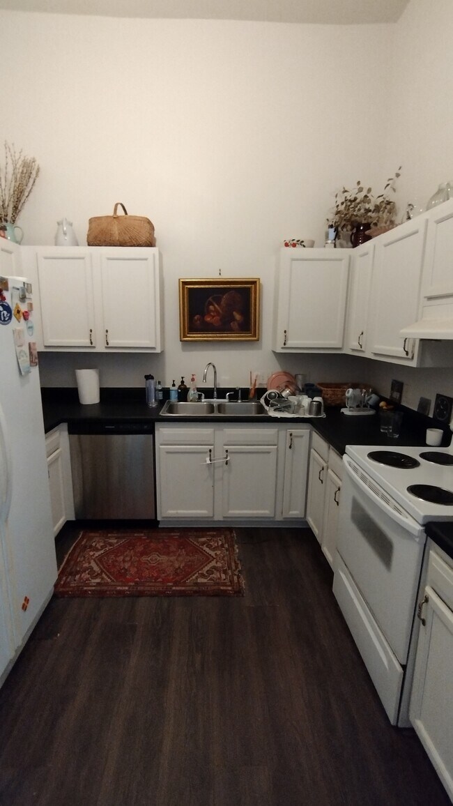 Building Photo - 139 N 4th St