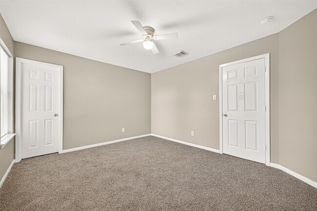 Building Photo - 17250 Cricketbriar Ct