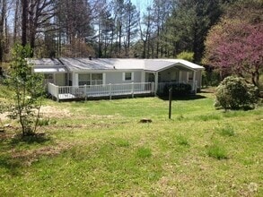 Building Photo - Large Updated Three Bedroom