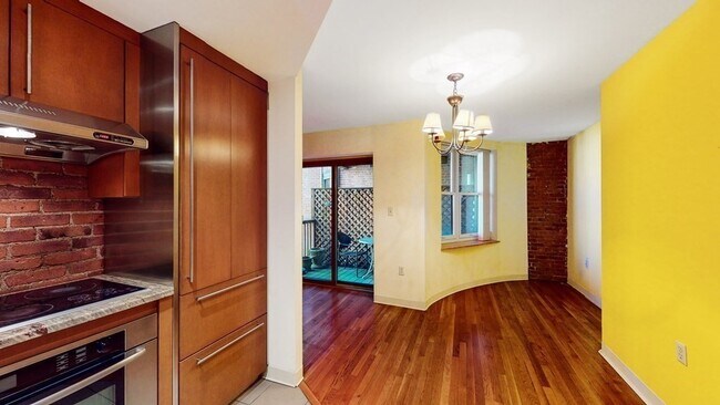 Building Photo - 84 Gainsborough St