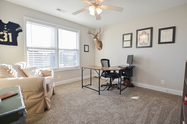 Building Photo - Pet Friendly Four Bedroom!