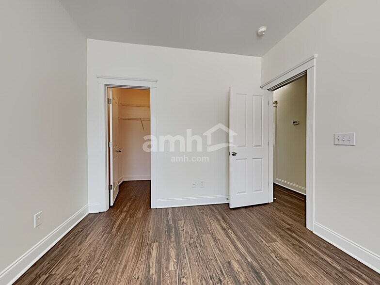 Building Photo - 206 Hydrangea St