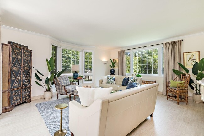 Building Photo - 155 Peruvian Ave