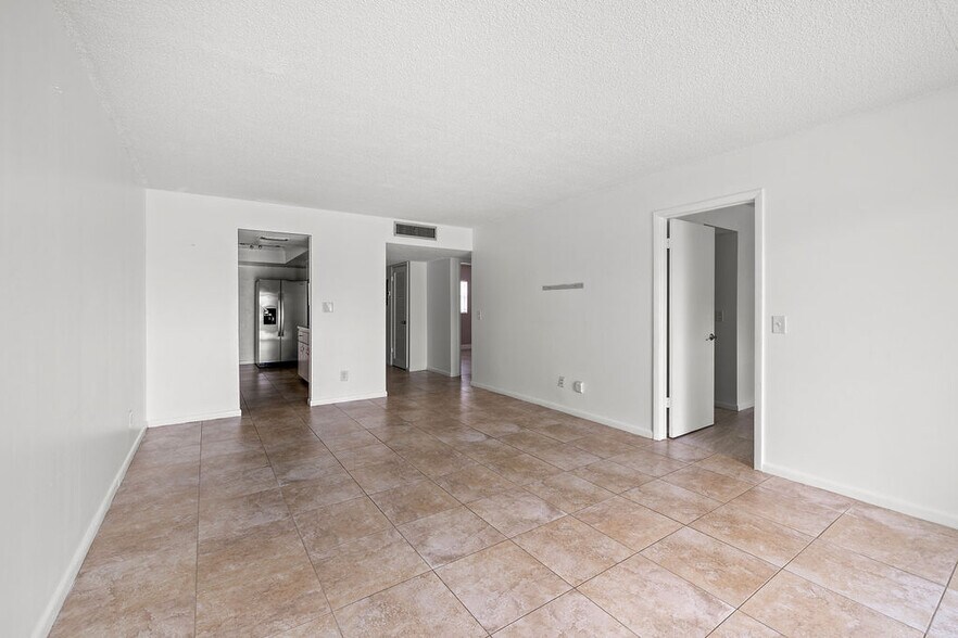 Building Photo - 1166 6th Ave