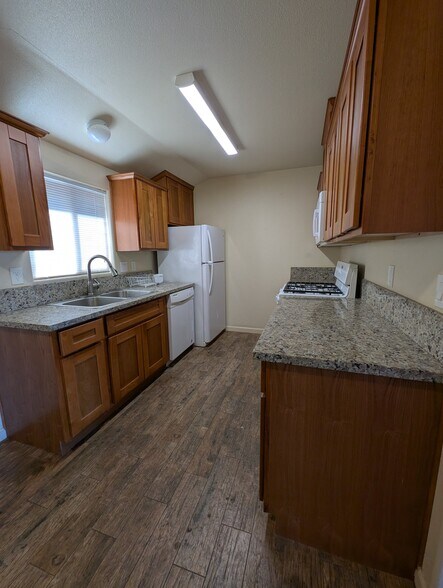 Building Photo - 4758 Skyway