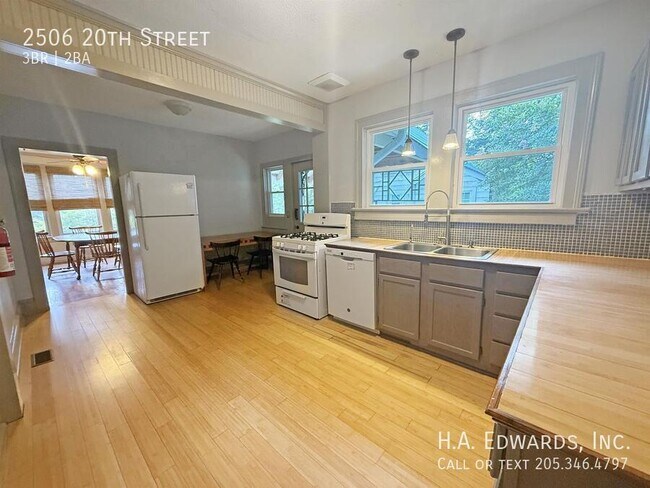 Building Photo - 2506 20th St