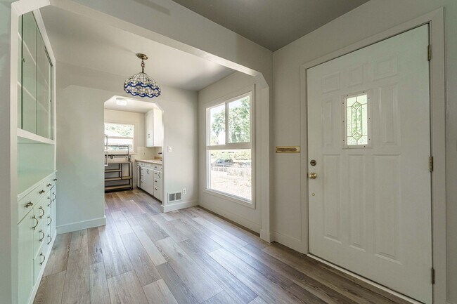 Building Photo - MOVE IN SPECIAL - Charming 1950’s Two-Bedroom with Character & Shared Outdoor Space