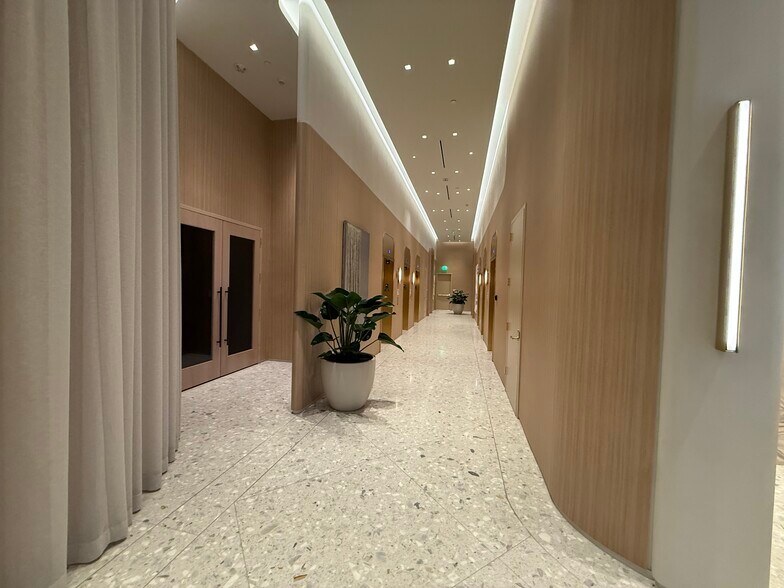 Building Photo - 77 SE 5th St