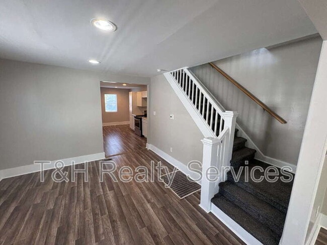 Building Photo - 3729 N Kenwood Ave