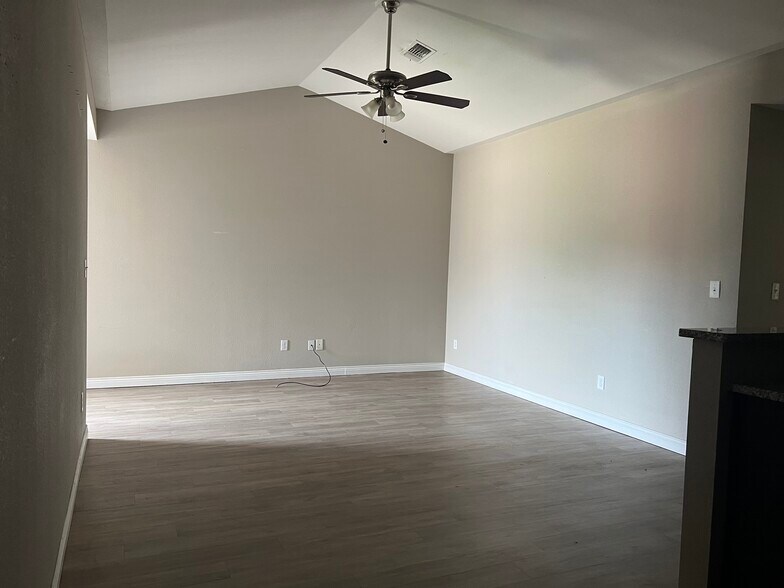 Building Photo - 3723 Trotter Ln