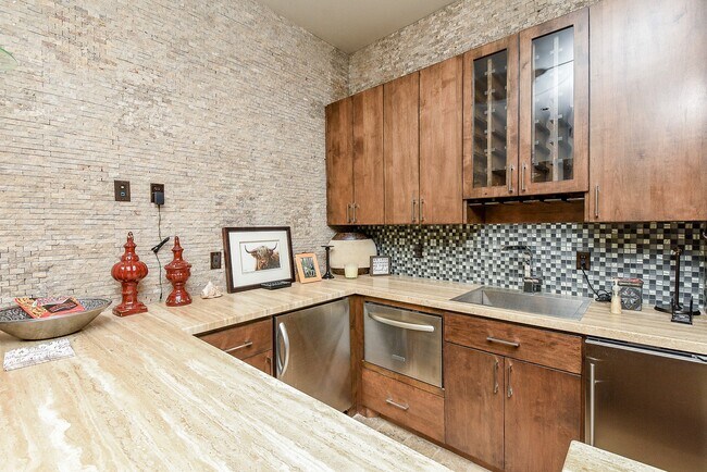 Building Photo - 10 Player Pond Pl