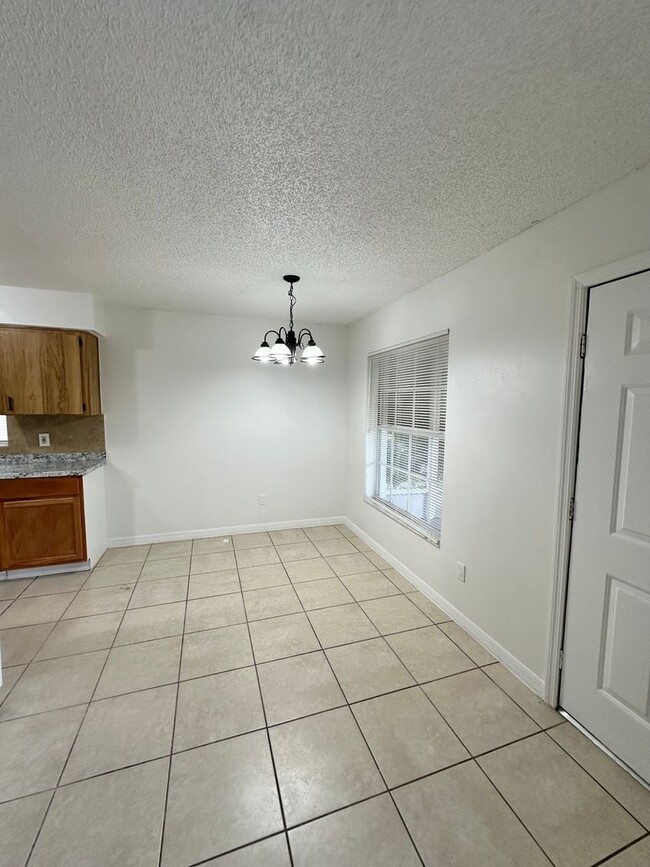 Building Photo - Charming 3 Bedroom Home in Apopka!