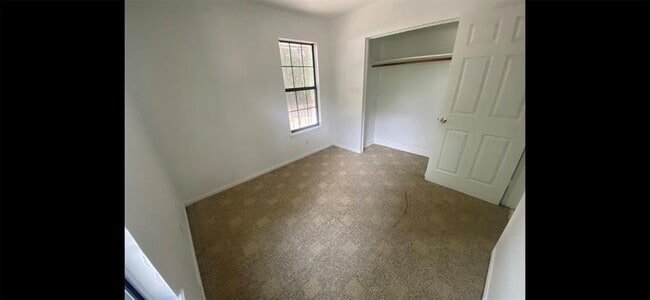 Building Photo - 3200 Locke Ln