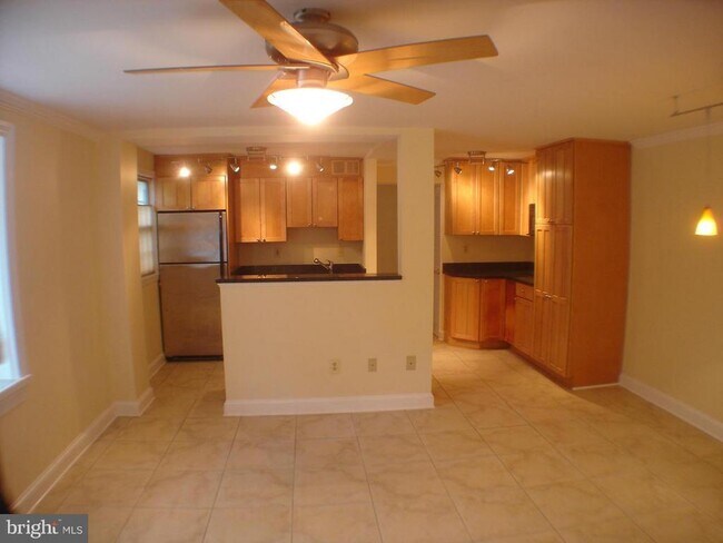 Building Photo - 806 S Arlington Mill Dr