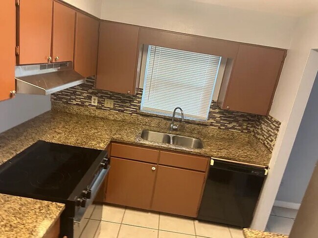 Building Photo - For Rent: Orlando, FL 3 Bed + Office | 2 B...