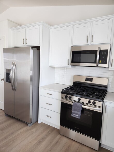 Building Photo - 1628 River Rock Dr