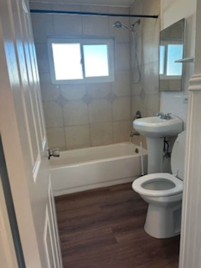 Building Photo - NEW NEW NEW! 3 BEDROOM 1 BATH IN KINGSBURG