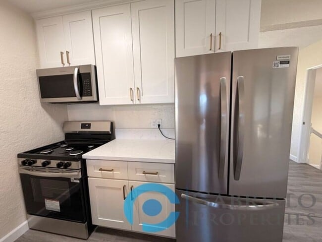 Building Photo - 2412 Chicago St