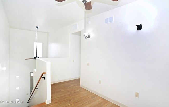 Building Photo - 1040 E Halcyon Rd