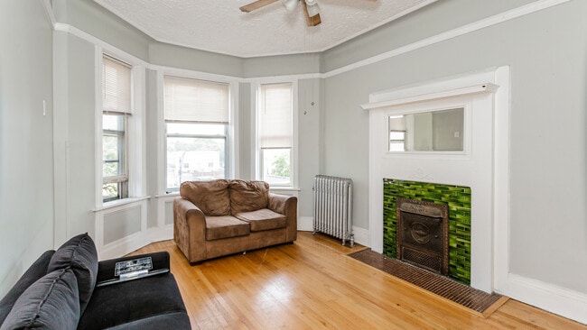 Building Photo - 2941 W Belmont Ave