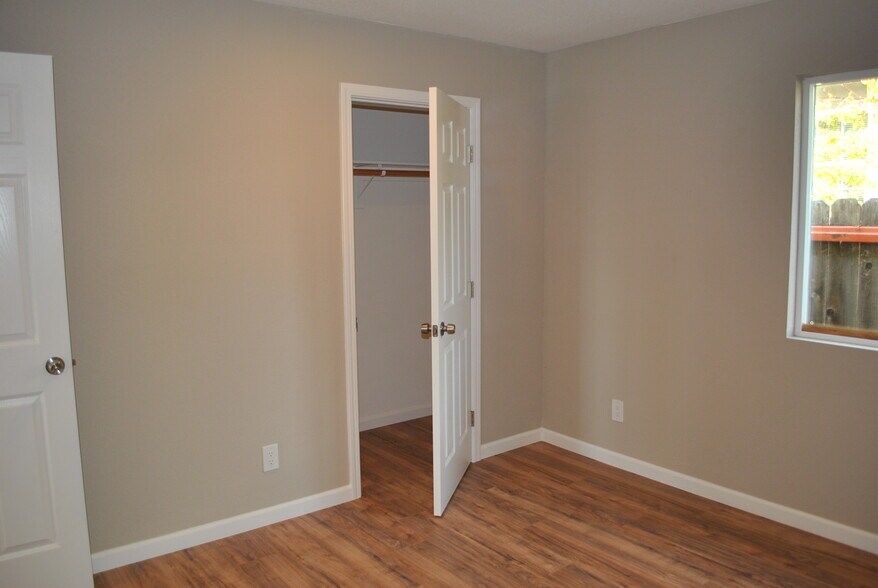 Building Photo - 21391 Locust St