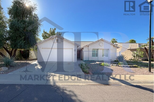 Primary Photo - 4Bed/2Bath Home In Glendale w/Golf Course ...
