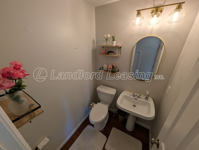 Building Photo - Avon Lake 3-Bedroom Condo with Pool, Tennis Courts & Lawn Care Included