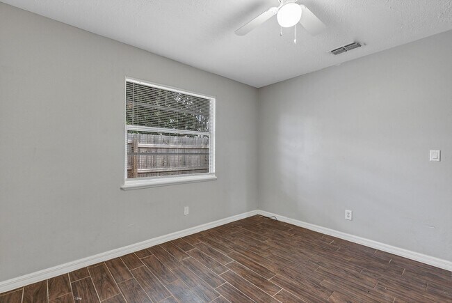 Building Photo - 3990 SE 17th Ct