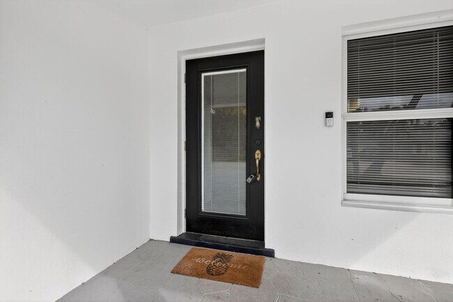 Building Photo - 4540 SW 28th Terrace