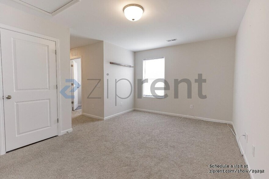 Building Photo - Unit