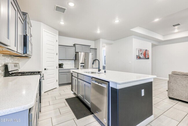 Building Photo - 12844 Haxby St