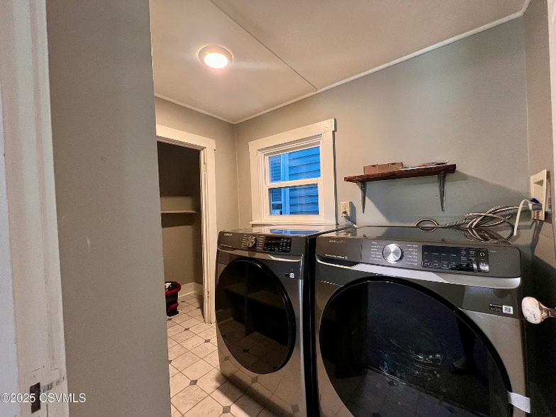 Building Photo - 237 Cherry St