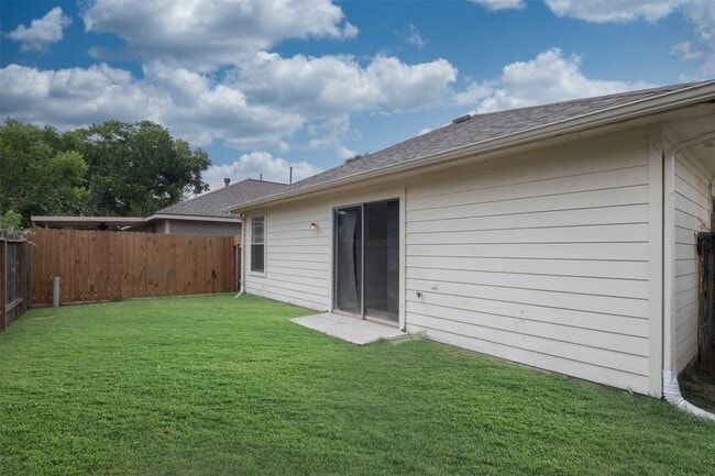 Building Photo - 11914 Rolling Stream Dr