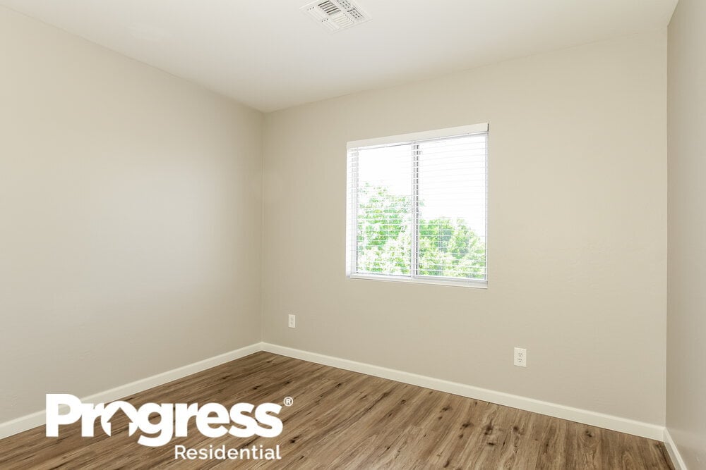 Building Photo - 12602 W Windrose Dr