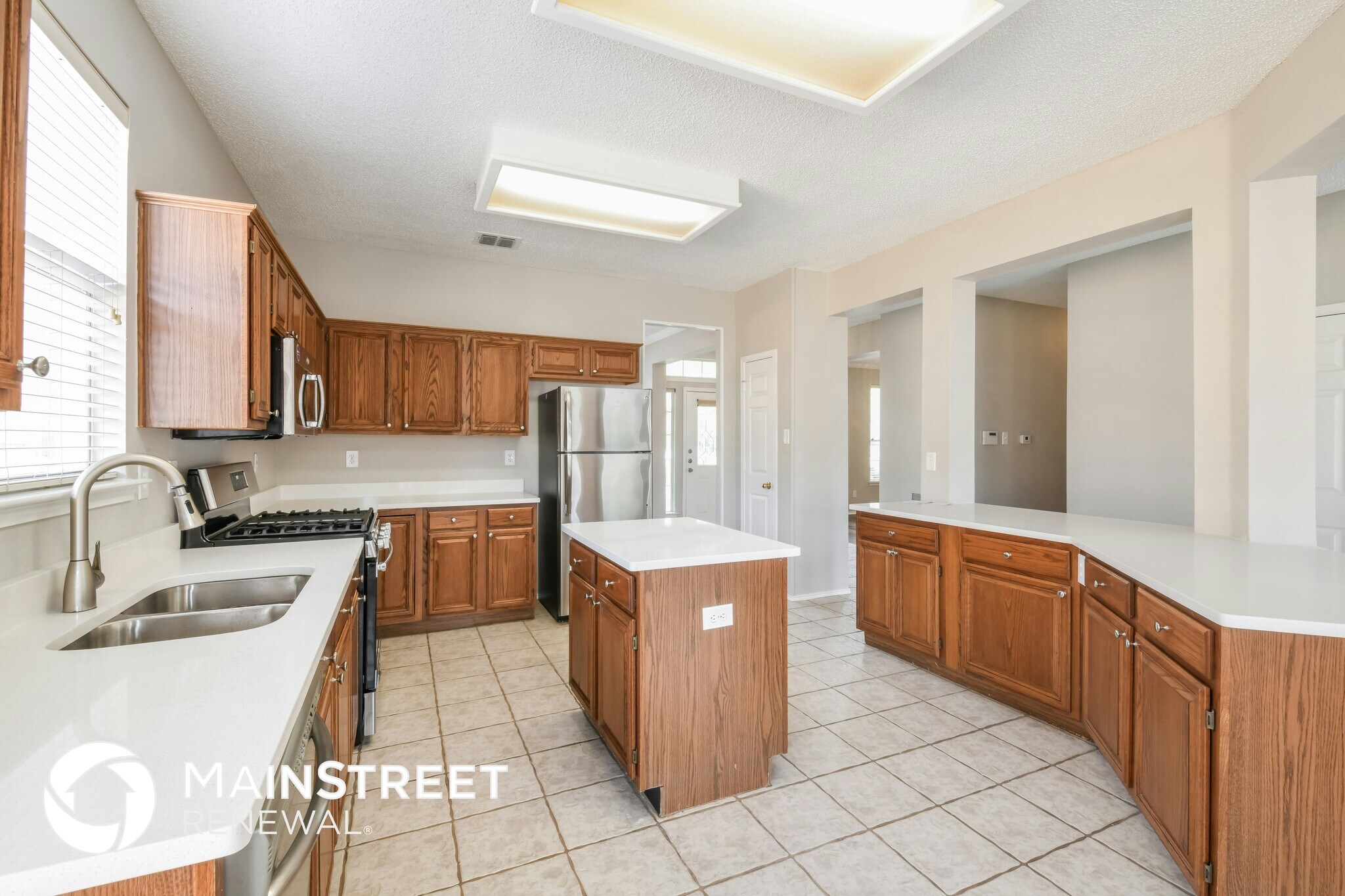 Building Photo - 862 Raintree Ln