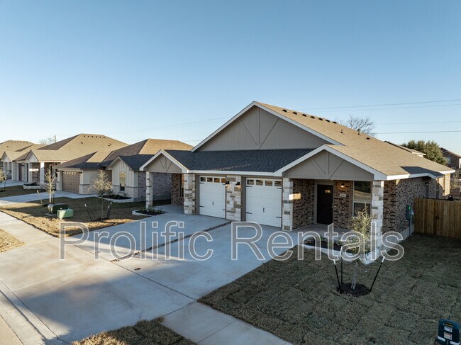 Building Photo - 5200 Rose Gdn Lp