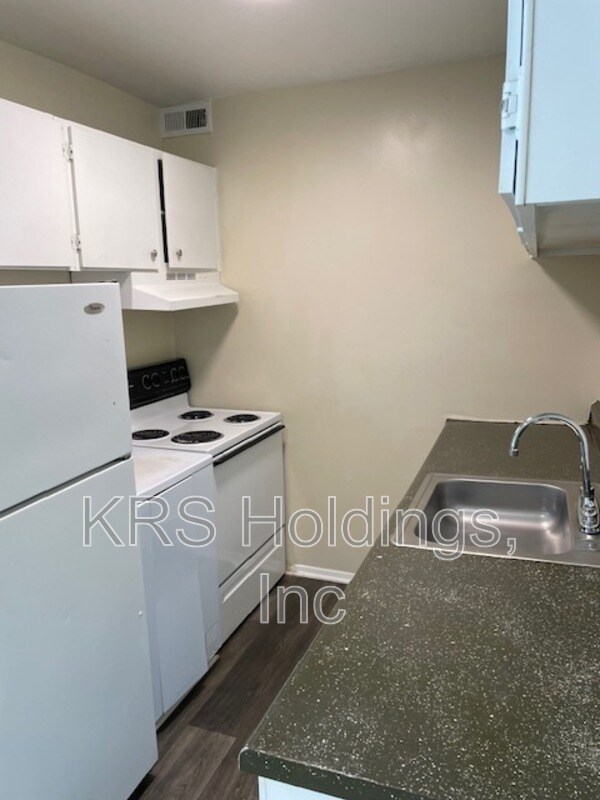 Primary Photo - 1237 Nelson St
