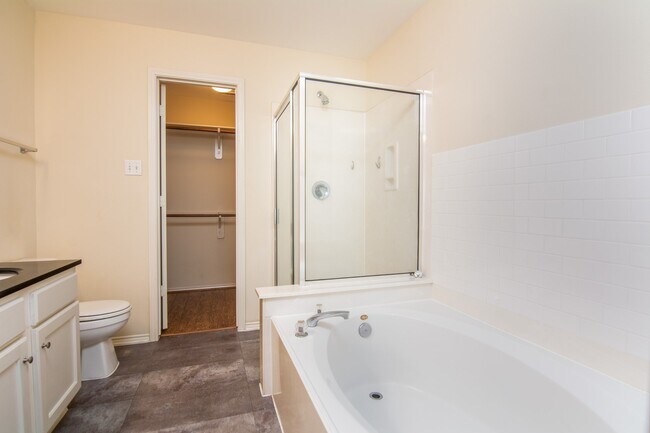 Building Photo - 127 N Villa Oaks Dr