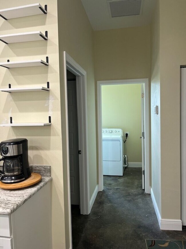 Building Photo - Gorgeous Fully Furnished 4BR/3BA Home – Id...
